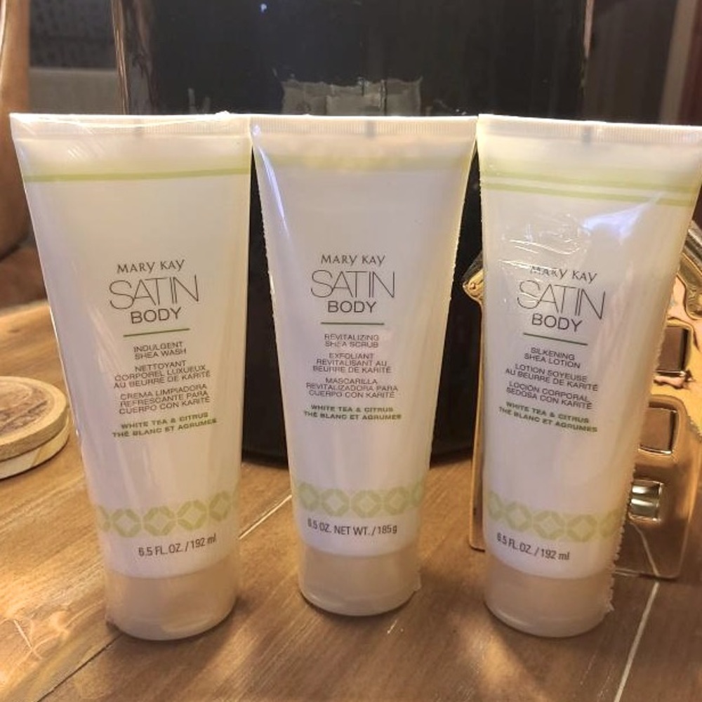 Mary Kay Satin Body set
